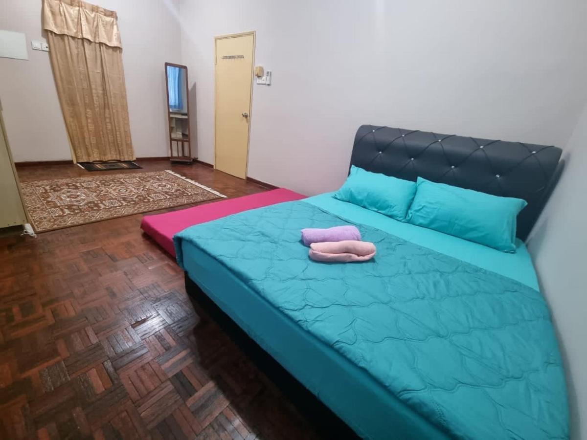 D'Lestari Homestay เซอรีเคมบางัน ภายนอก รูปภาพ