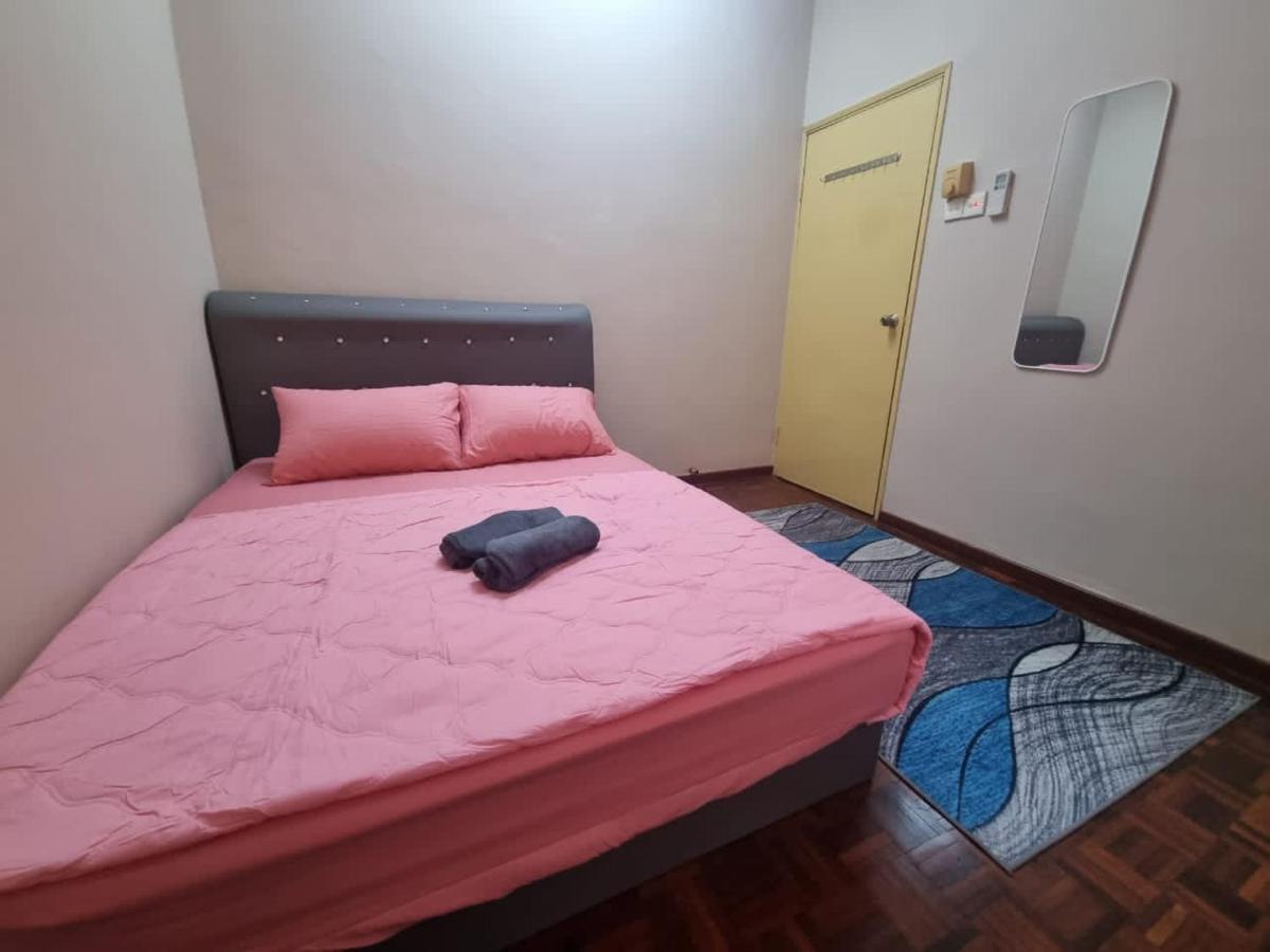 D'Lestari Homestay เซอรีเคมบางัน ภายนอก รูปภาพ